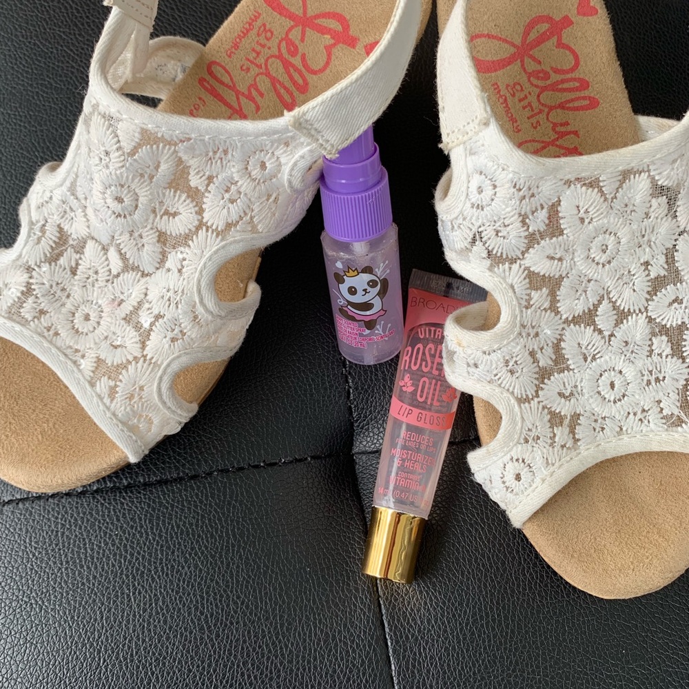 Shoes - Picture 3 of 4